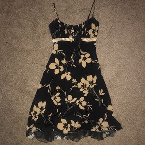 Black sleeveless dress